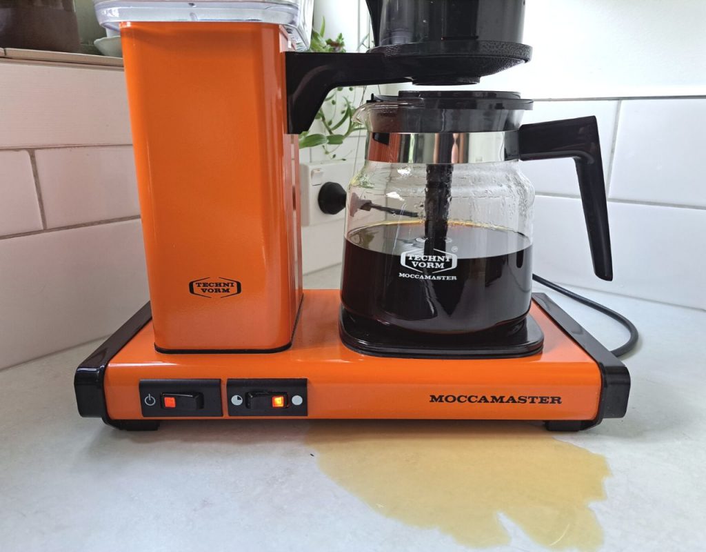 The Green Pods Moccamaster leaking coffee from base of machine