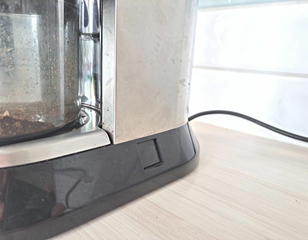 Delonghi Coffee Grinder Not Working (7 Reasons Why) 3 The Green Pods turing on a delonghi coffee grinder